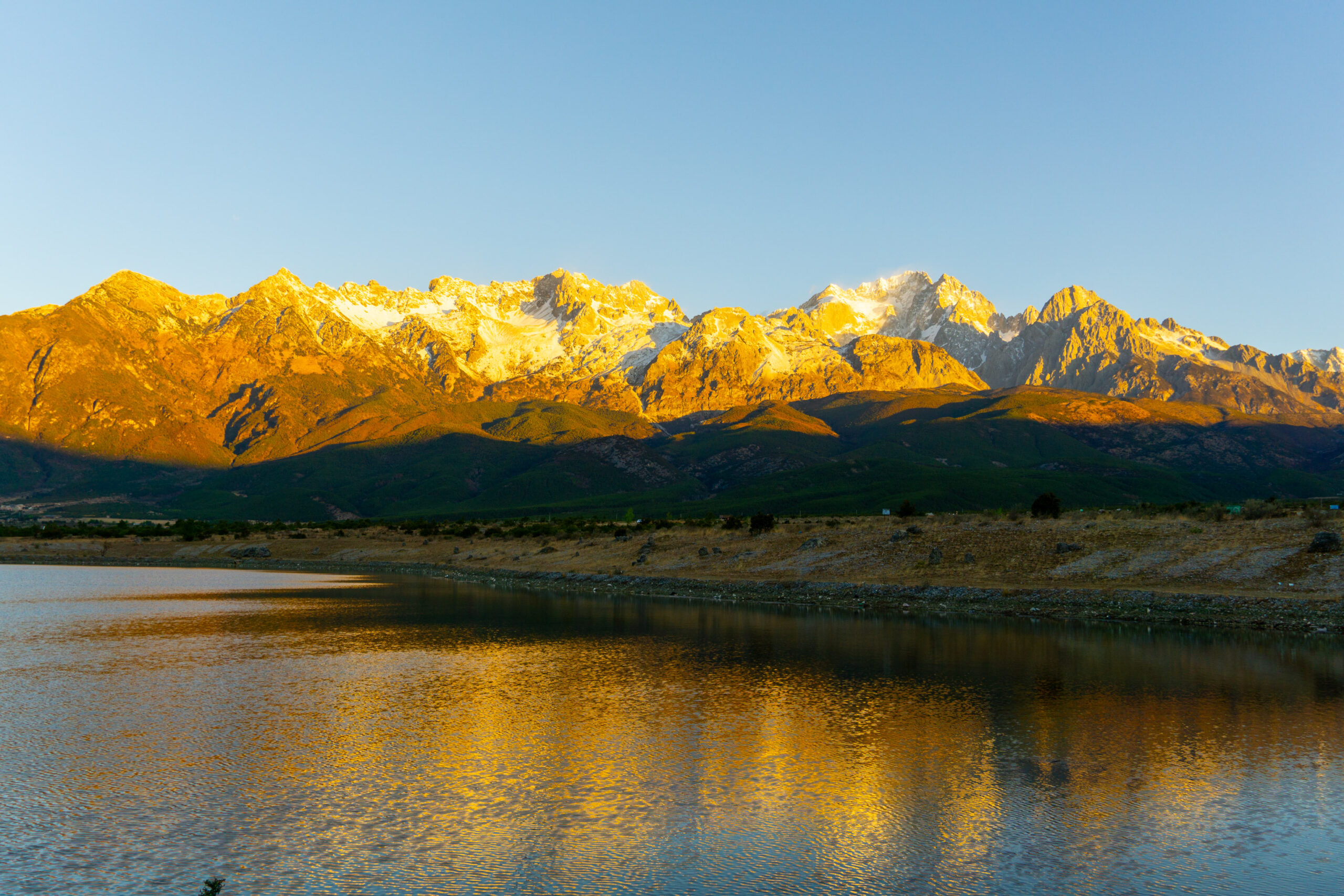 Before Sunrise in Lijiang: The Milky Way, Meteors & a Golden Jade Dragon Snow Mountain